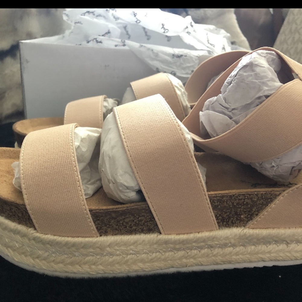 qupid sandals